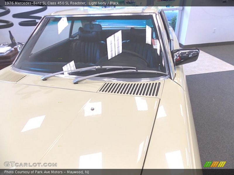 Light Ivory / Black 1976 Mercedes-Benz SL Class 450 SL Roadster