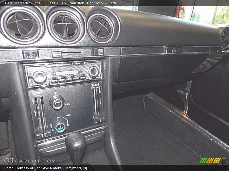 Dashboard of 1976 SL Class 450 SL Roadster