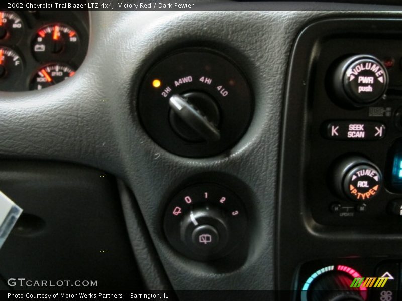 Controls of 2002 TrailBlazer LTZ 4x4