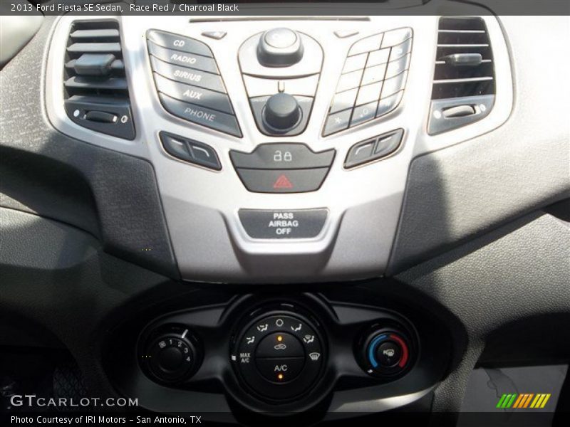 Race Red / Charcoal Black 2013 Ford Fiesta SE Sedan