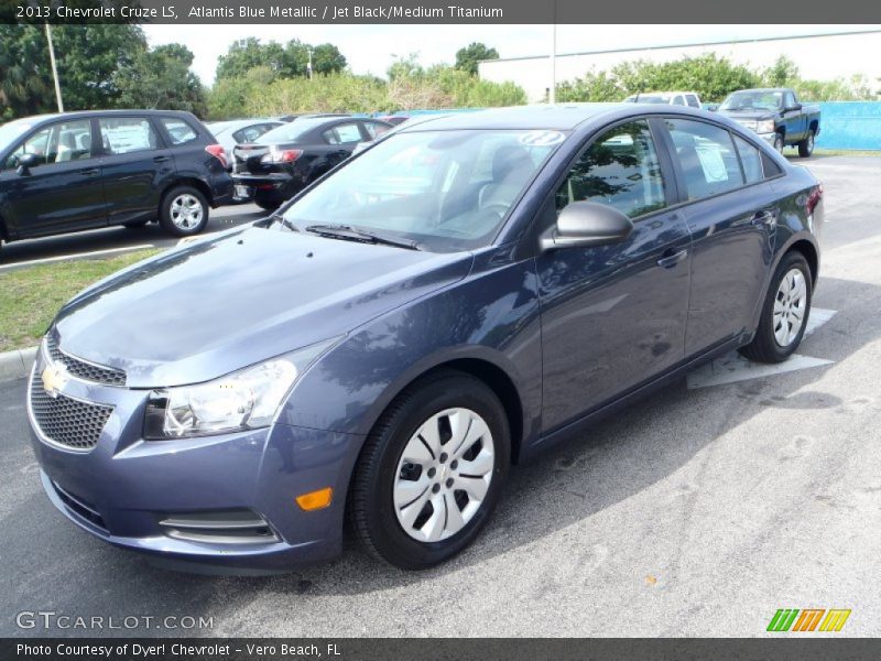 Front 3/4 View of 2013 Cruze LS