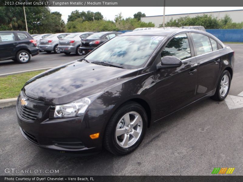Front 3/4 View of 2013 Cruze LT
