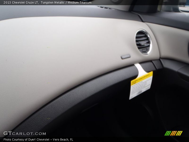 Tungsten Metallic / Medium Titanium 2013 Chevrolet Cruze LT
