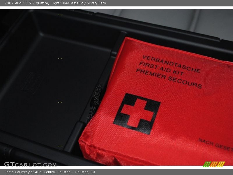 Light Silver Metallic / Silver/Black 2007 Audi S8 5.2 quattro