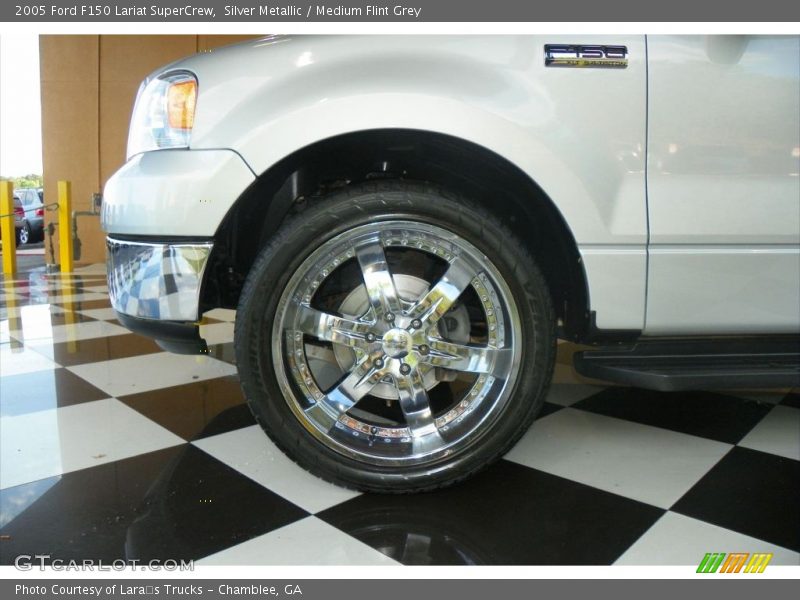 Silver Metallic / Medium Flint Grey 2005 Ford F150 Lariat SuperCrew