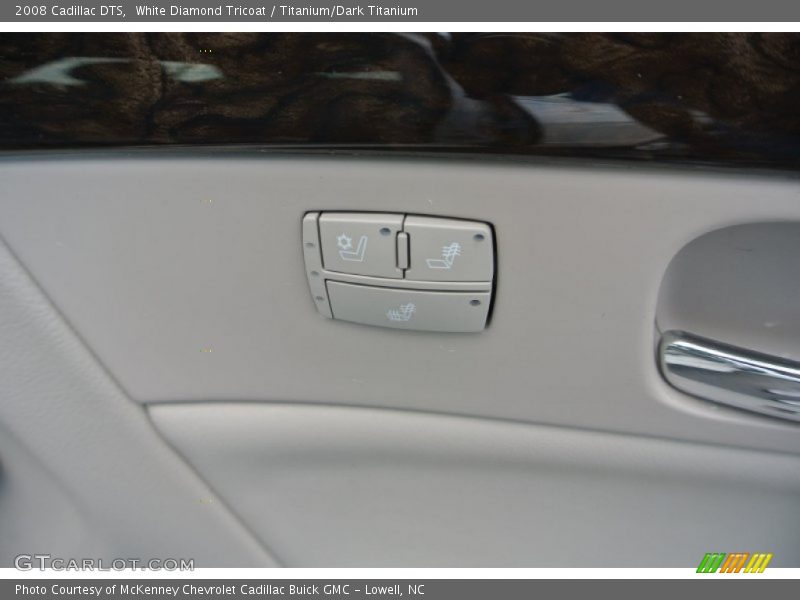 White Diamond Tricoat / Titanium/Dark Titanium 2008 Cadillac DTS