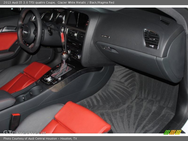 Dashboard of 2013 S5 3.0 TFSI quattro Coupe