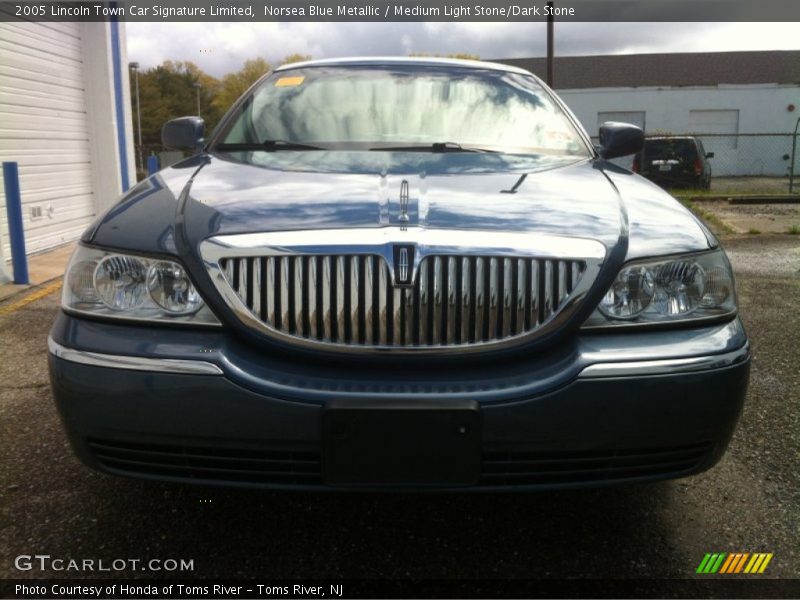 Norsea Blue Metallic / Medium Light Stone/Dark Stone 2005 Lincoln Town Car Signature Limited