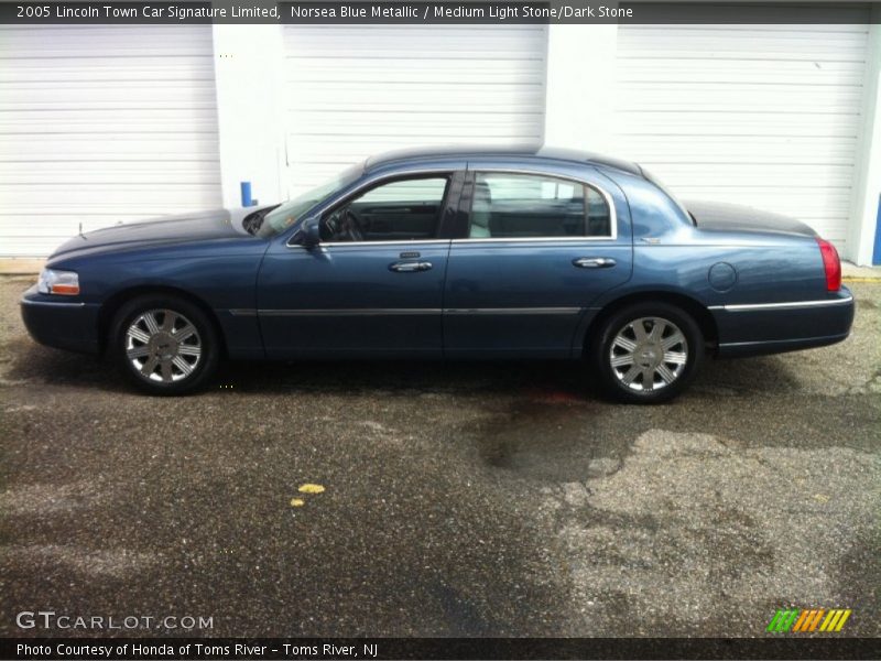  2005 Town Car Signature Limited Norsea Blue Metallic