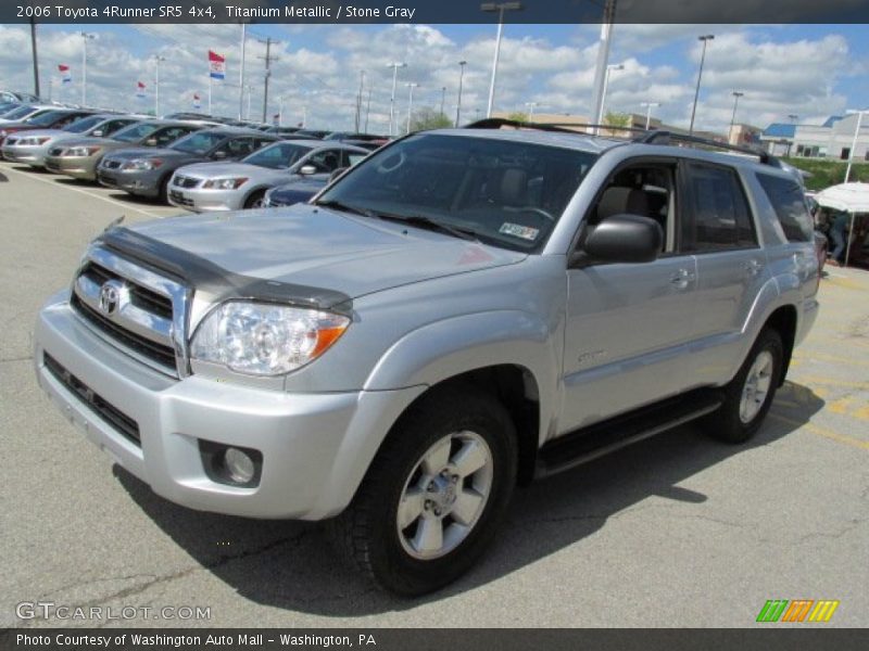 Front 3/4 View of 2006 4Runner SR5 4x4