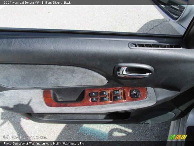 Brilliant Silver / Black 2004 Hyundai Sonata V6