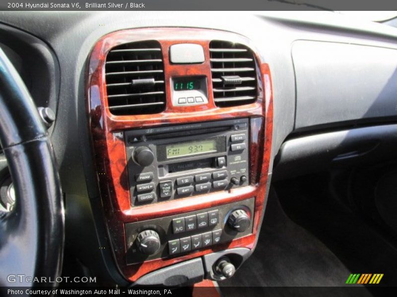 Brilliant Silver / Black 2004 Hyundai Sonata V6