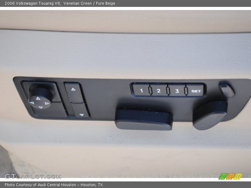 Venetian Green / Pure Beige 2006 Volkswagen Touareg V8
