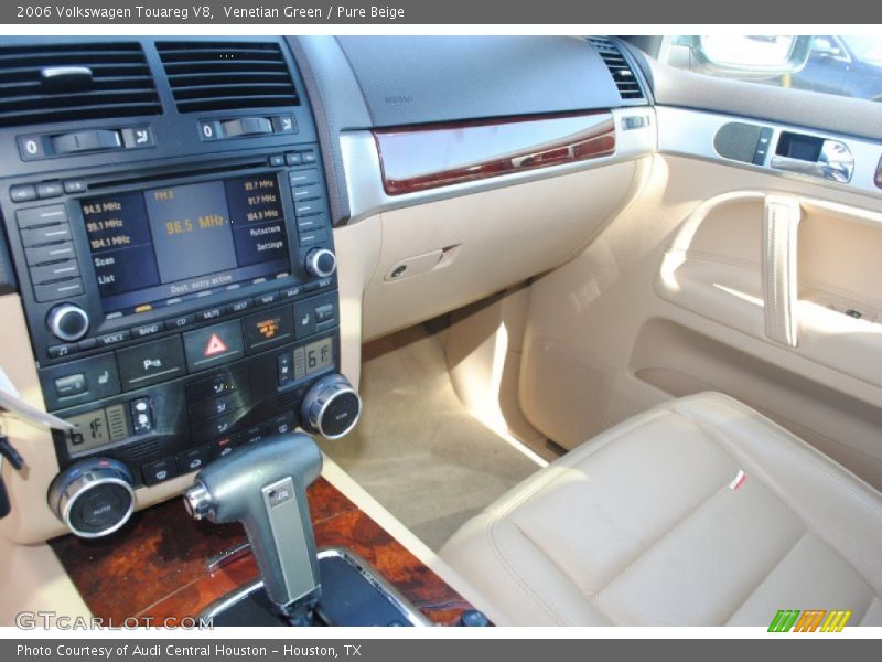 Venetian Green / Pure Beige 2006 Volkswagen Touareg V8