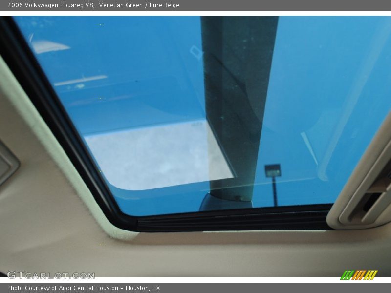 Venetian Green / Pure Beige 2006 Volkswagen Touareg V8
