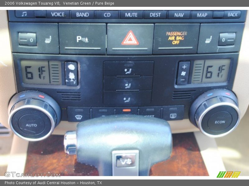 Controls of 2006 Touareg V8