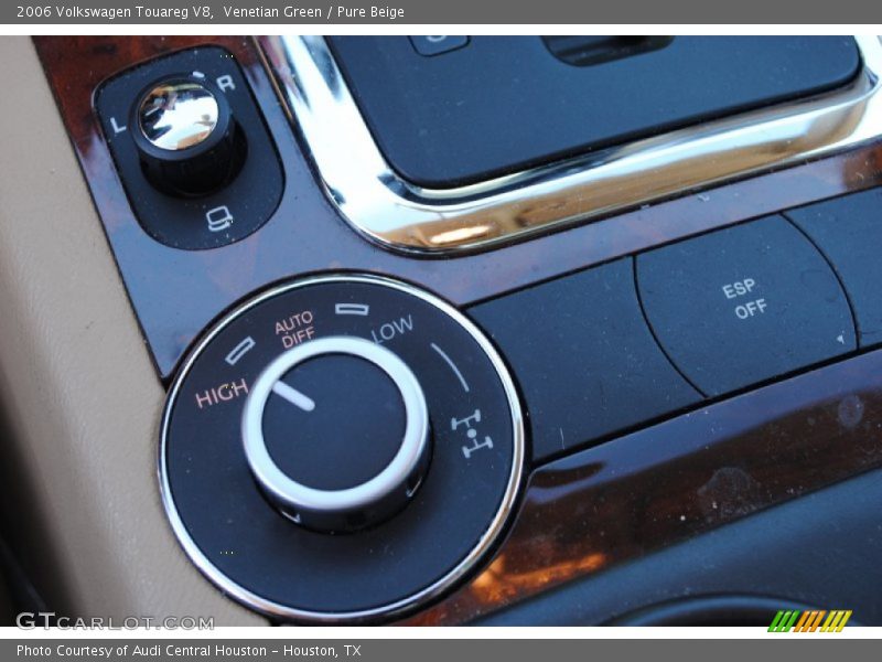 Venetian Green / Pure Beige 2006 Volkswagen Touareg V8
