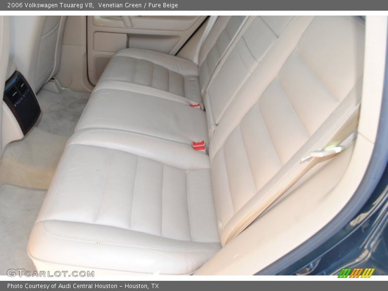 Venetian Green / Pure Beige 2006 Volkswagen Touareg V8