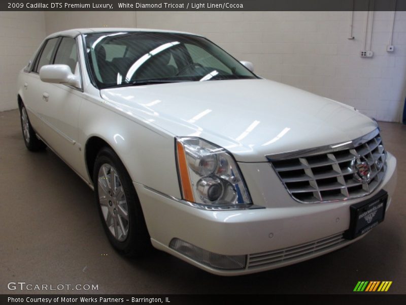 White Diamond Tricoat / Light Linen/Cocoa 2009 Cadillac DTS Premium Luxury