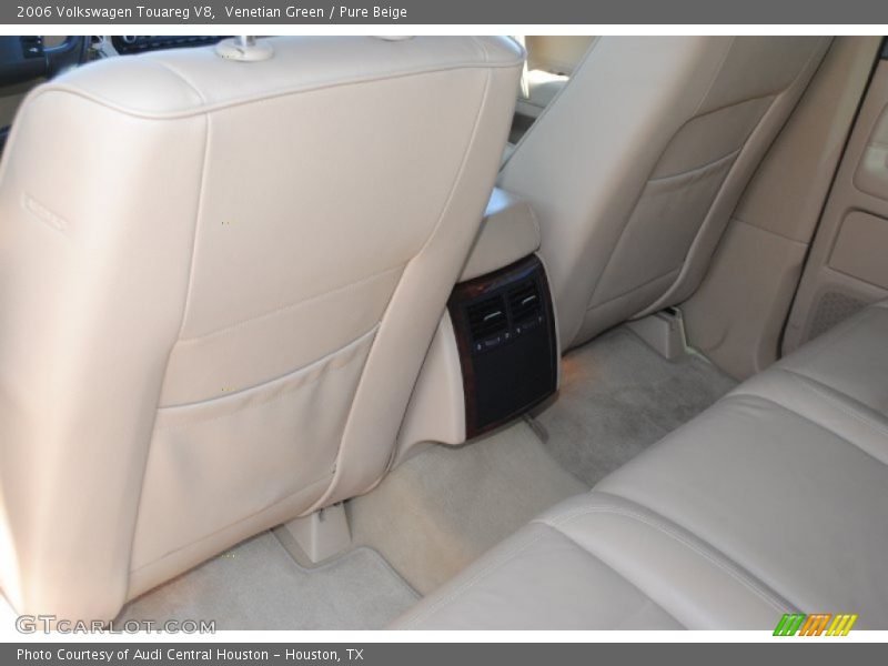 Venetian Green / Pure Beige 2006 Volkswagen Touareg V8