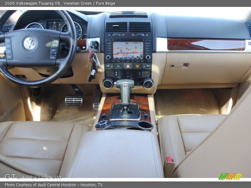 Venetian Green / Pure Beige 2006 Volkswagen Touareg V8