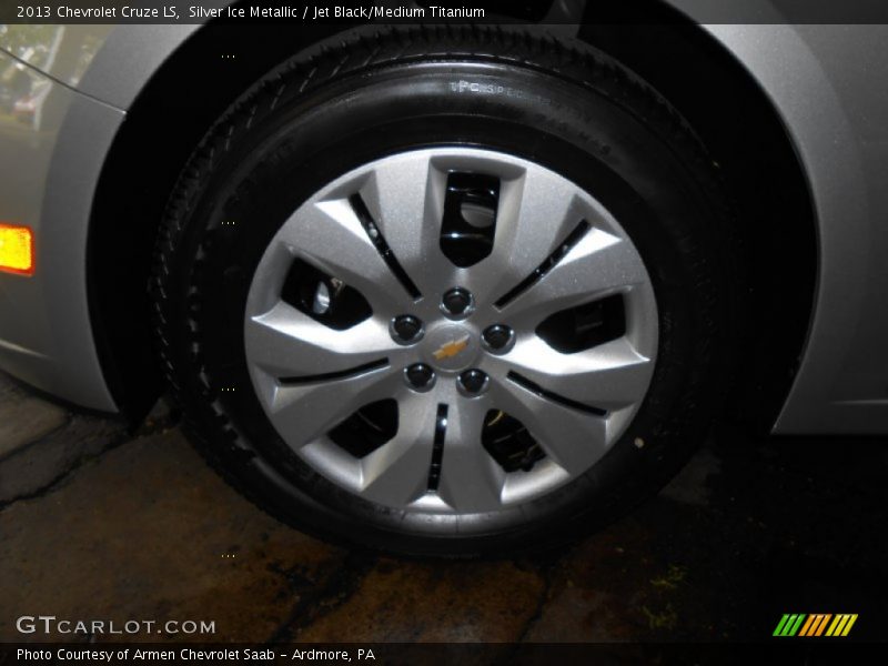 Silver Ice Metallic / Jet Black/Medium Titanium 2013 Chevrolet Cruze LS