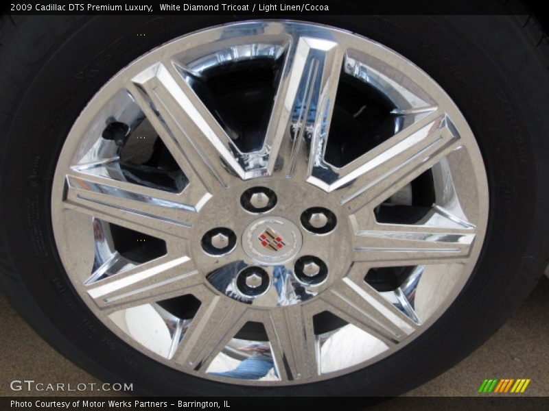 White Diamond Tricoat / Light Linen/Cocoa 2009 Cadillac DTS Premium Luxury