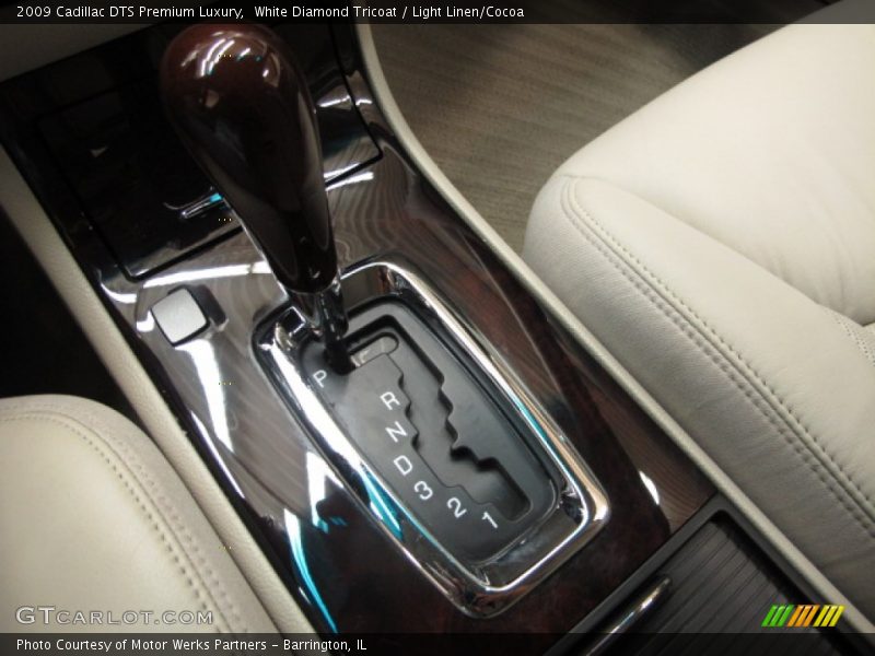 White Diamond Tricoat / Light Linen/Cocoa 2009 Cadillac DTS Premium Luxury