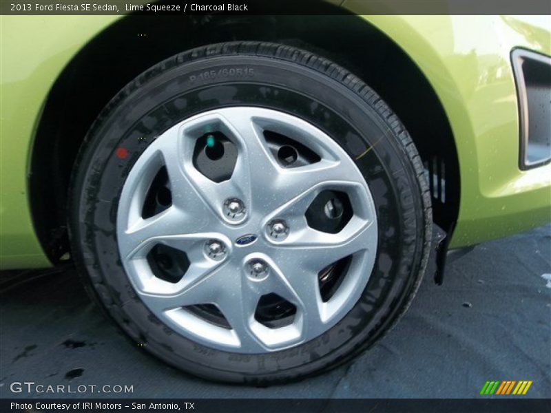 Lime Squeeze / Charcoal Black 2013 Ford Fiesta SE Sedan