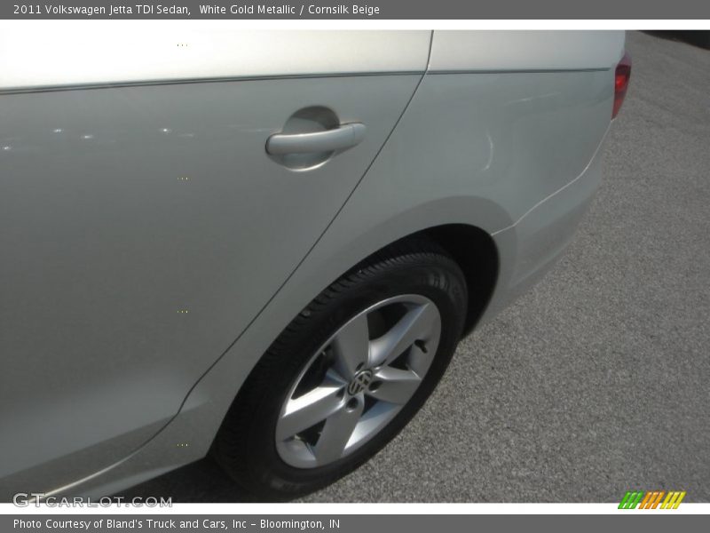 White Gold Metallic / Cornsilk Beige 2011 Volkswagen Jetta TDI Sedan