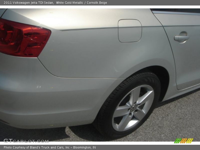 White Gold Metallic / Cornsilk Beige 2011 Volkswagen Jetta TDI Sedan