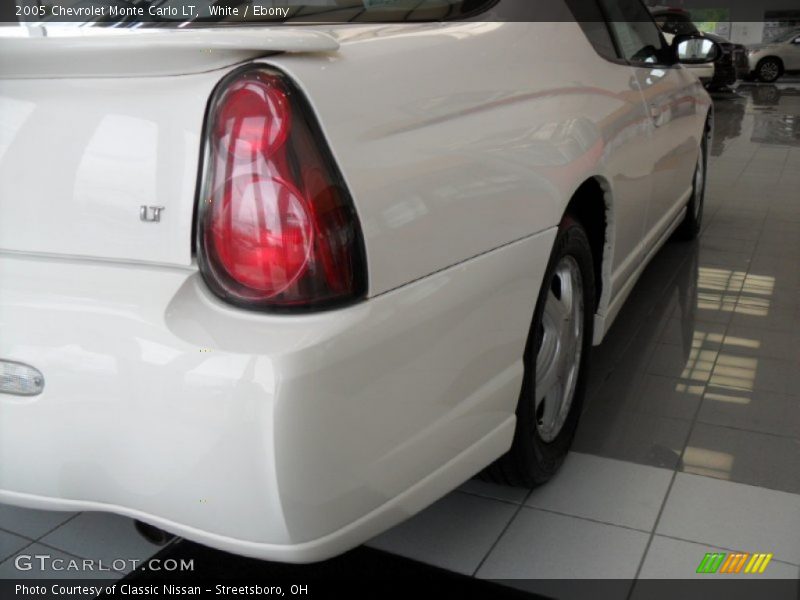 White / Ebony 2005 Chevrolet Monte Carlo LT