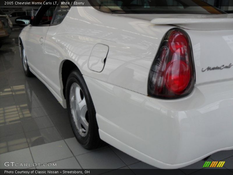 White / Ebony 2005 Chevrolet Monte Carlo LT