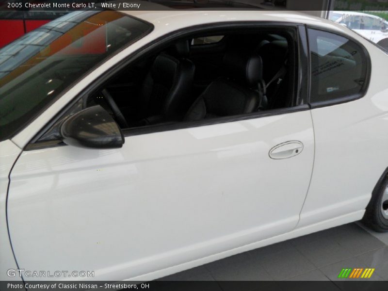 White / Ebony 2005 Chevrolet Monte Carlo LT