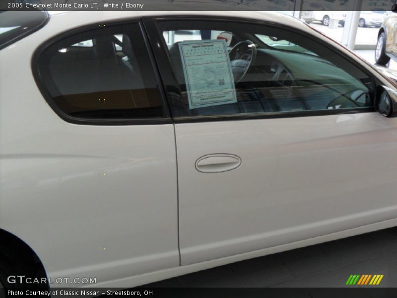 White / Ebony 2005 Chevrolet Monte Carlo LT