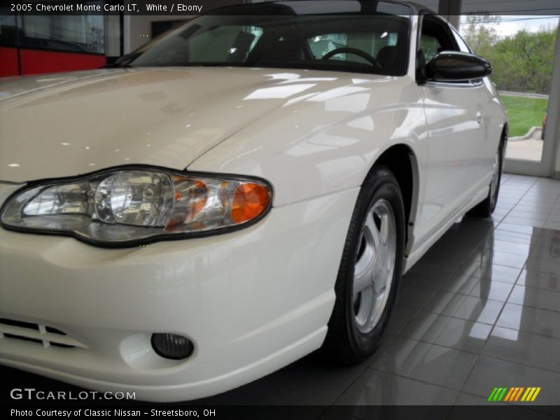 White / Ebony 2005 Chevrolet Monte Carlo LT