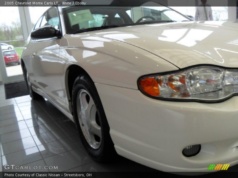 White / Ebony 2005 Chevrolet Monte Carlo LT