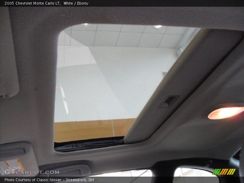 White / Ebony 2005 Chevrolet Monte Carlo LT