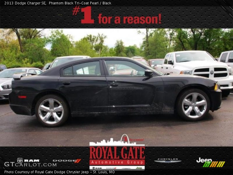 Phantom Black Tri-Coat Pearl / Black 2013 Dodge Charger SE