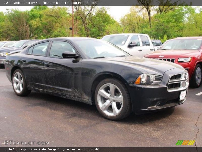 Phantom Black Tri-Coat Pearl / Black 2013 Dodge Charger SE