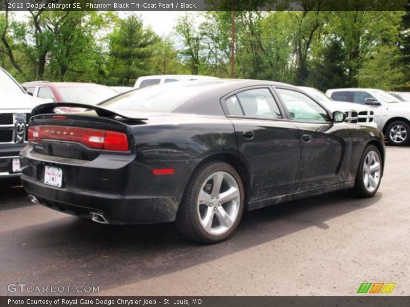 Phantom Black Tri-Coat Pearl / Black 2013 Dodge Charger SE