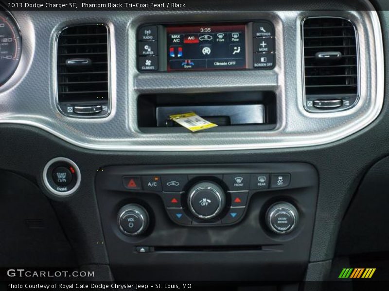 Phantom Black Tri-Coat Pearl / Black 2013 Dodge Charger SE