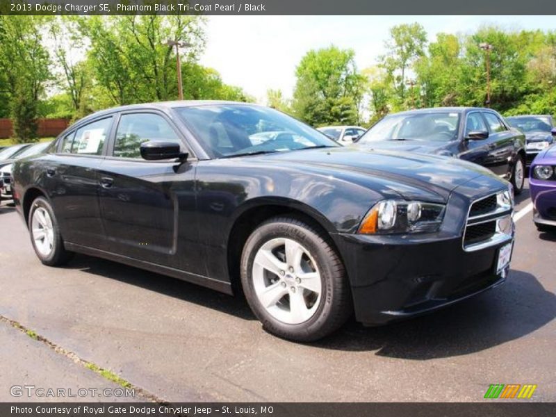 Phantom Black Tri-Coat Pearl / Black 2013 Dodge Charger SE