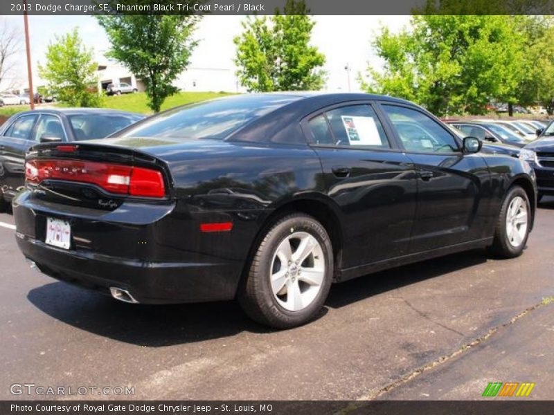 Phantom Black Tri-Coat Pearl / Black 2013 Dodge Charger SE