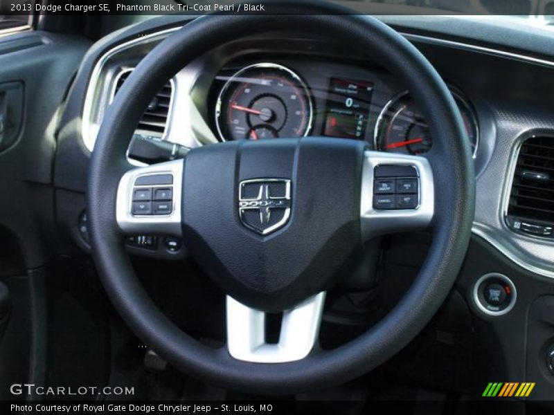 Phantom Black Tri-Coat Pearl / Black 2013 Dodge Charger SE
