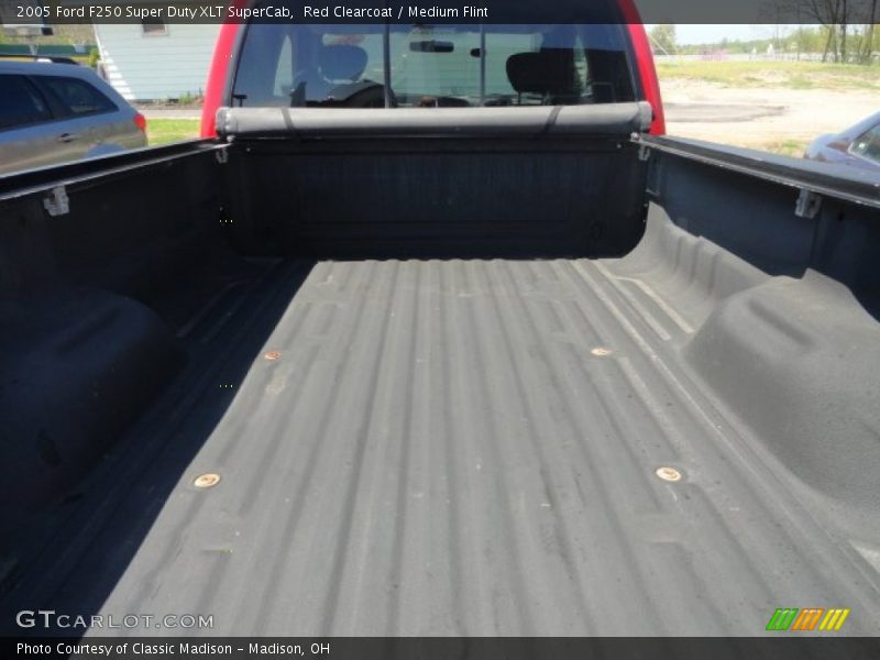 Red Clearcoat / Medium Flint 2005 Ford F250 Super Duty XLT SuperCab
