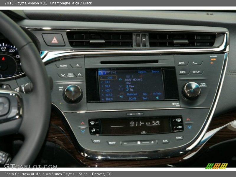 Controls of 2013 Avalon XLE
