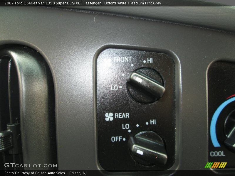 Controls of 2007 E Series Van E350 Super Duty XLT Passenger