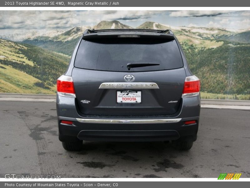 Magnetic Gray Metallic / Ash 2013 Toyota Highlander SE 4WD