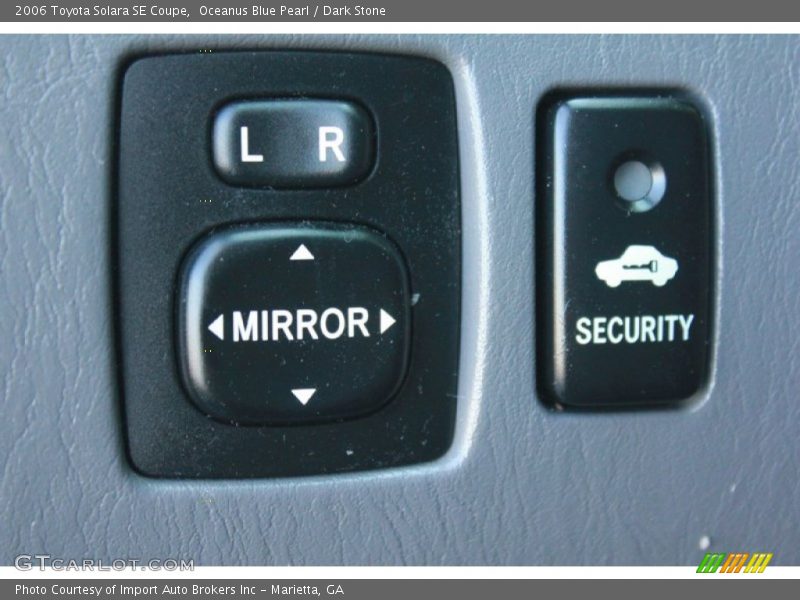 Controls of 2006 Solara SE Coupe